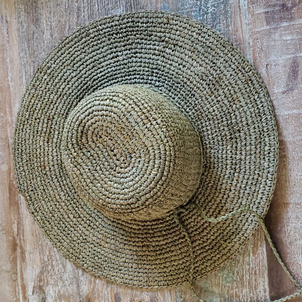 PETER GRIMM wide brim straw bucket Brimmed HAT with tassels. - Picture 5 of 12